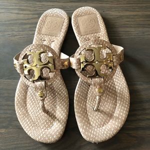 Tory Burch Miller Metal-Logo sandal